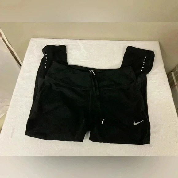 Nike capris‎ - Picture 1 of 9